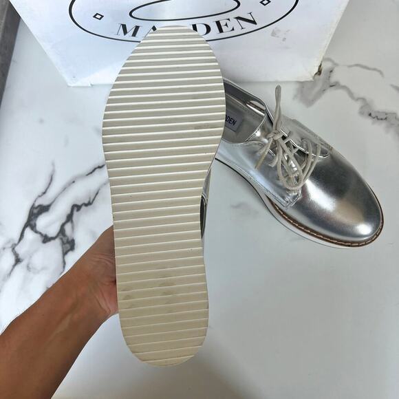 NEW Steve Madden Gina Silver Faux Leather Metallic Oxfords Size 7.5 - Picture 8 of 9